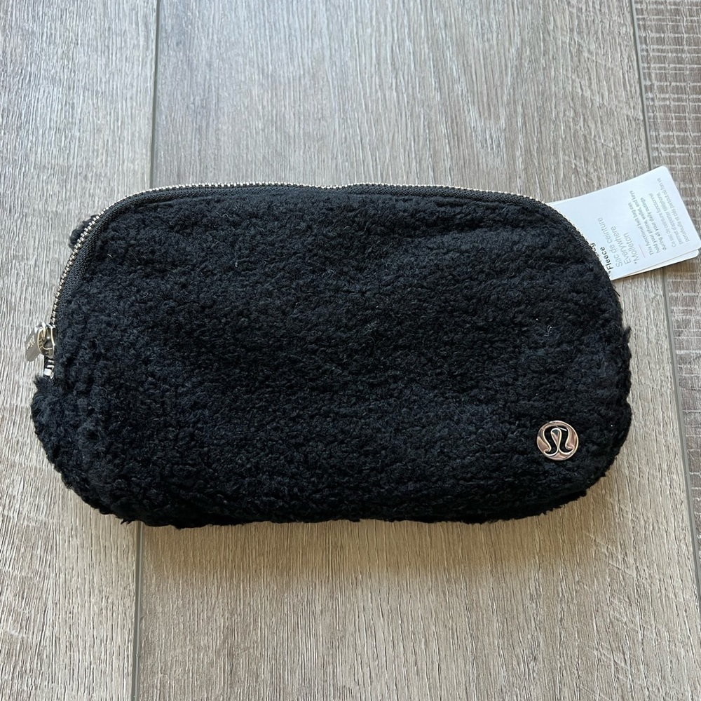OG Lululemon Everywhere Fleece Belt Bag in Black